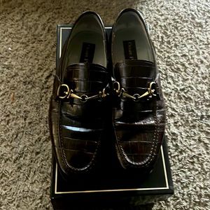 Nice Cesare Paciotti. Nice and beautiful. Normal wear.